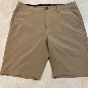 Mens Volcom surf and turf two way stretch shorts. Size 34